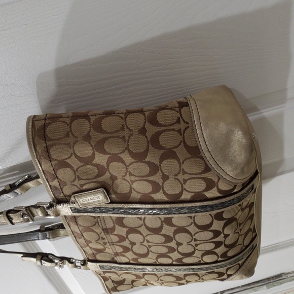 Coach Brown/Tan Canvas Tote – Signature Design w/ Gold Leather Handles G05J-8K52 - Picture 4 of 15